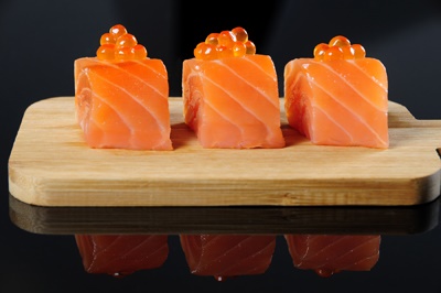 Sashimi de salmón con sus huevas , Go! Sushing